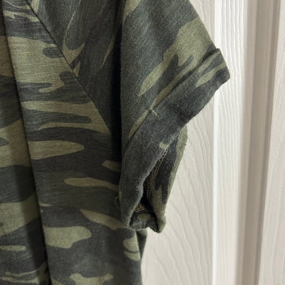 Maison d Amelie Green Camo Short Sleeve V Neck Tee Shirt - Picture 4 of 7